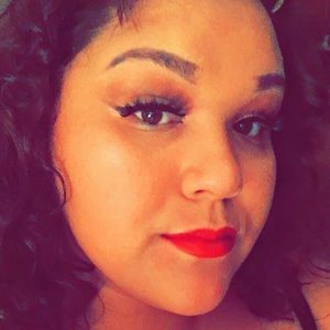 Meet your Posher, Evea